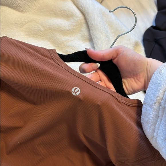 Lululemon cropped long sleeve size 4 - Picture 2 of 2